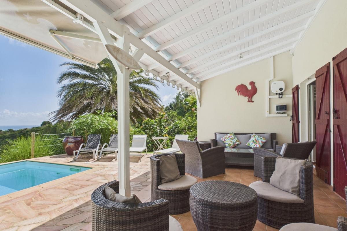 Location villa 6 personnes martinique salon extérieur